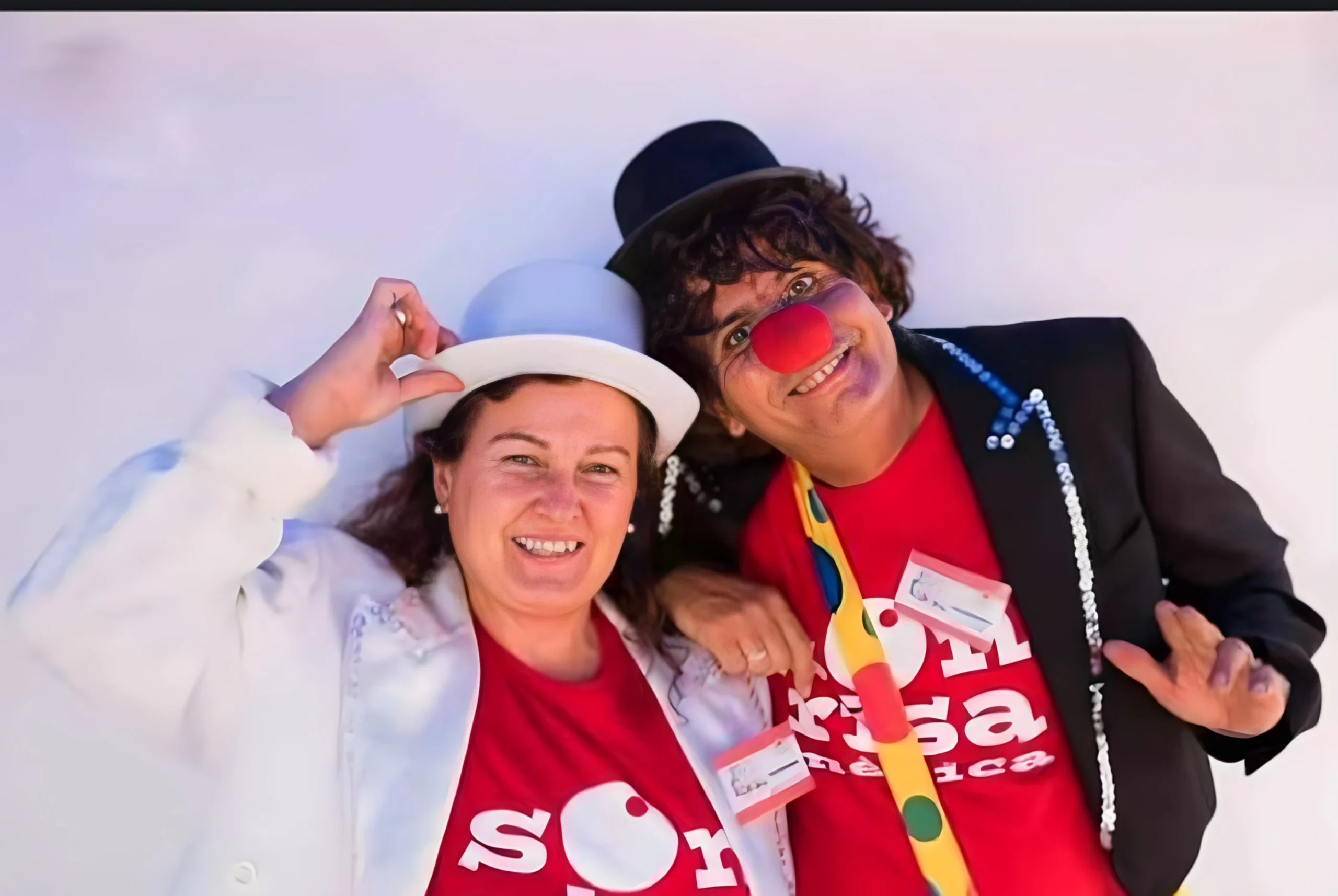 Pam i Pipa mirando a la camara